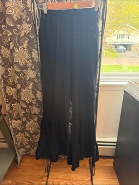 Black Ruffle-Hem Wide Leg Pants - Women's